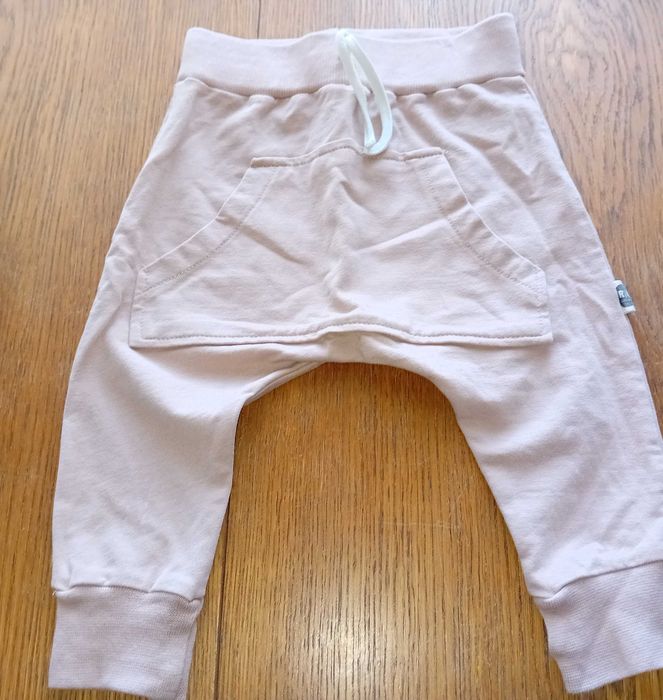 UNOSEKS - wygodne spodnie dresowe -w rrozmiarze 68/74cm