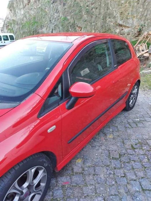 Fiat Punto EVO vermelho