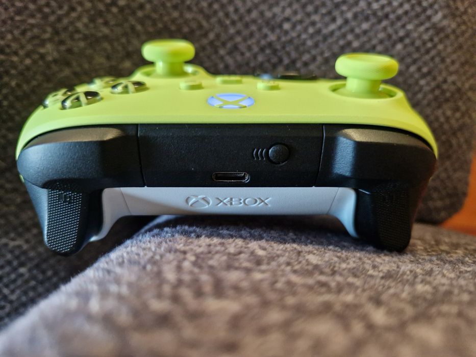 Comando Microsoft Electric Volt Xbox Series  X/S / PC / MAC