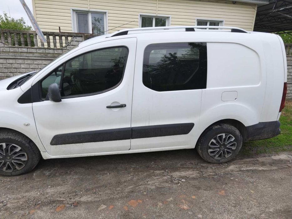 Продам автомобіль Пежо Партнер.