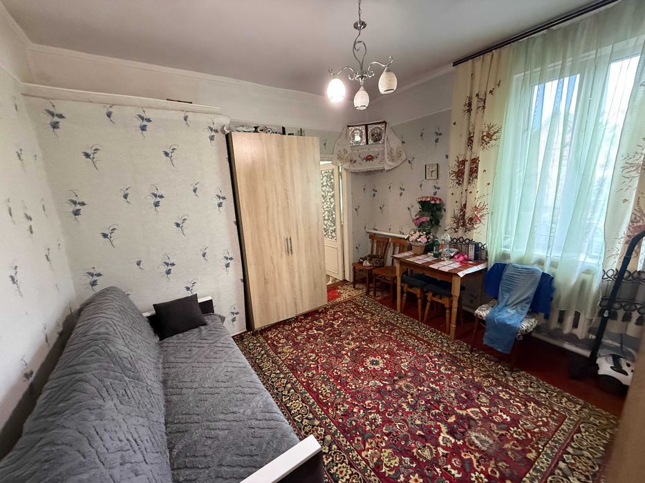 Продається двокімнатна квартира в с.Квітневе.