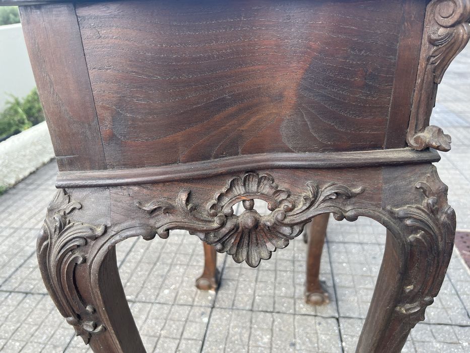 Duas Mesas de cabeceira antigas