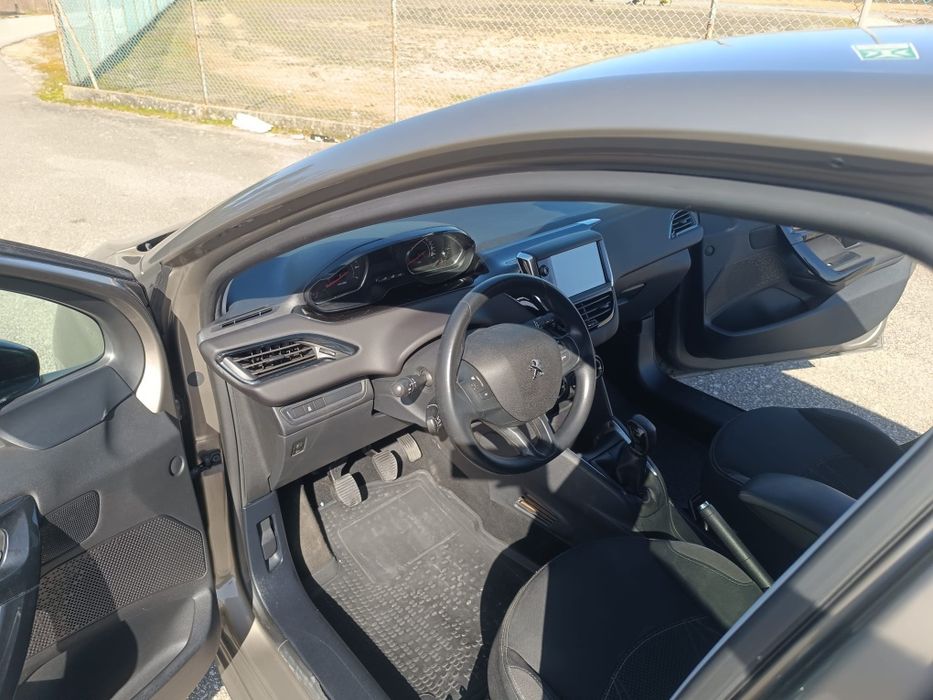 Peugeot 208 1.2 pluetech COMO NOVO