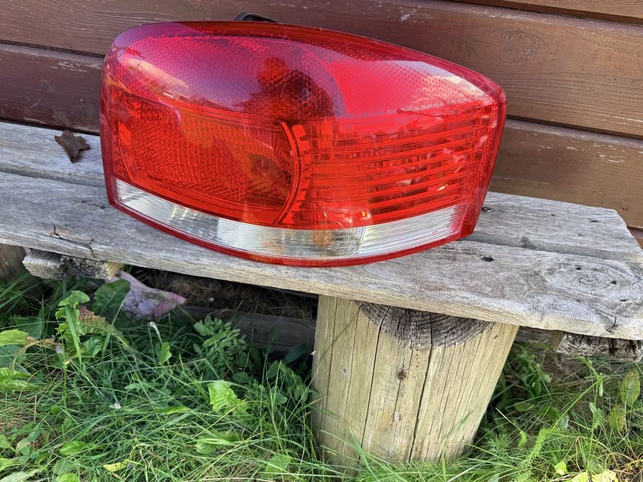 Lampa tylna prawa Audi A3 8P 2003-2008 błotnik numer 8P0945096