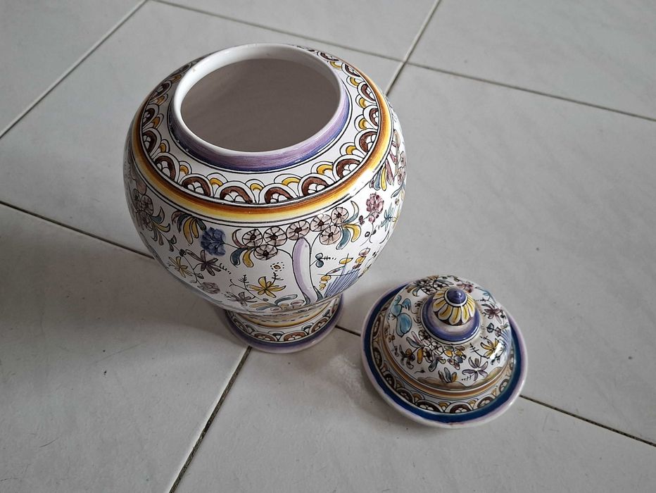 Pote de Cerâmica Berardos Século XVII, pintado à mão