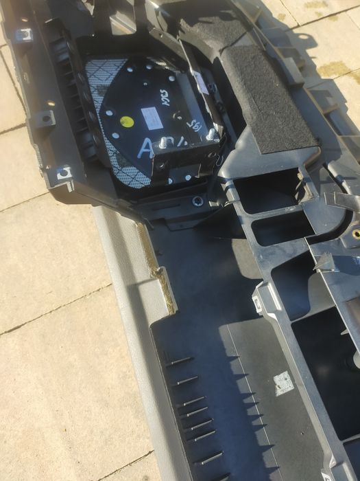 Deska rozdzielcza konsola Audi A8 D3
