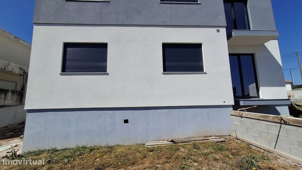 Apartamento T3 novo com 2 casas de banho em Agrela