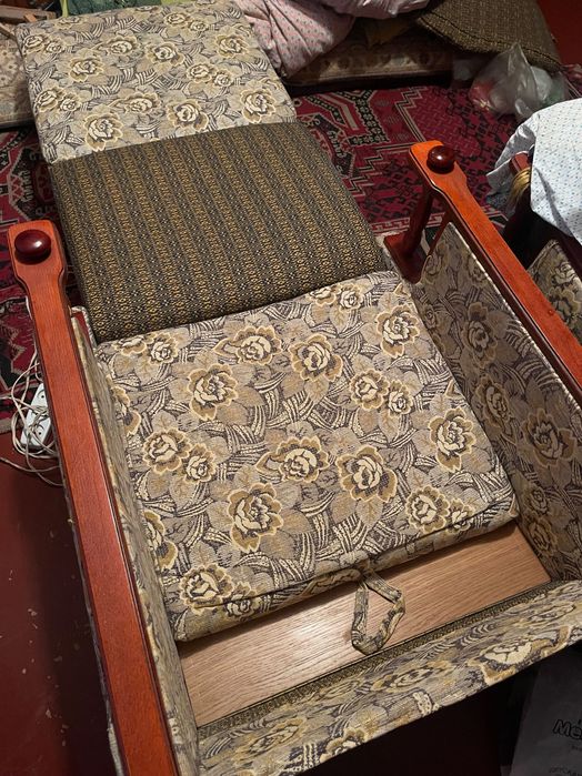 Продаються 2 крісла