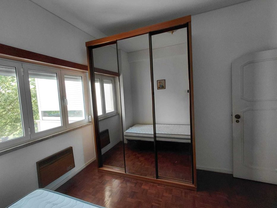 Benfica: Roupeiro madeira com espelhos (3 portas)