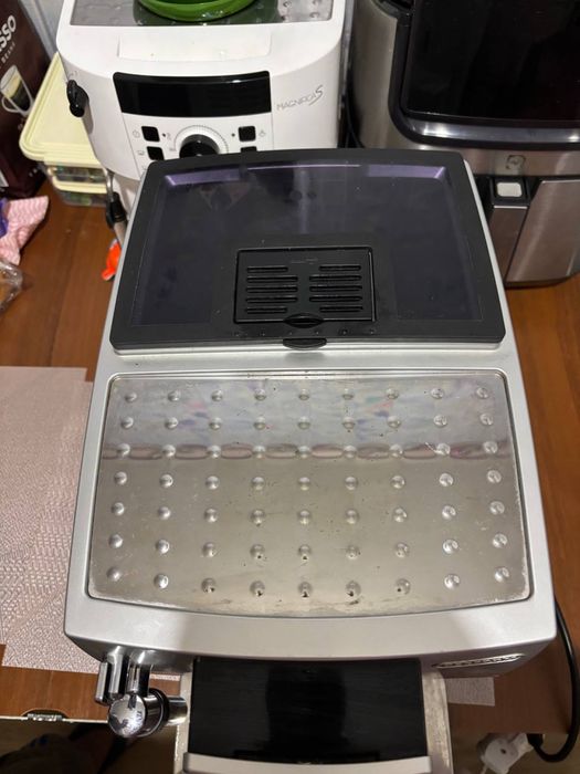 Кофе каво машина De'Longhi ECAM 23.420