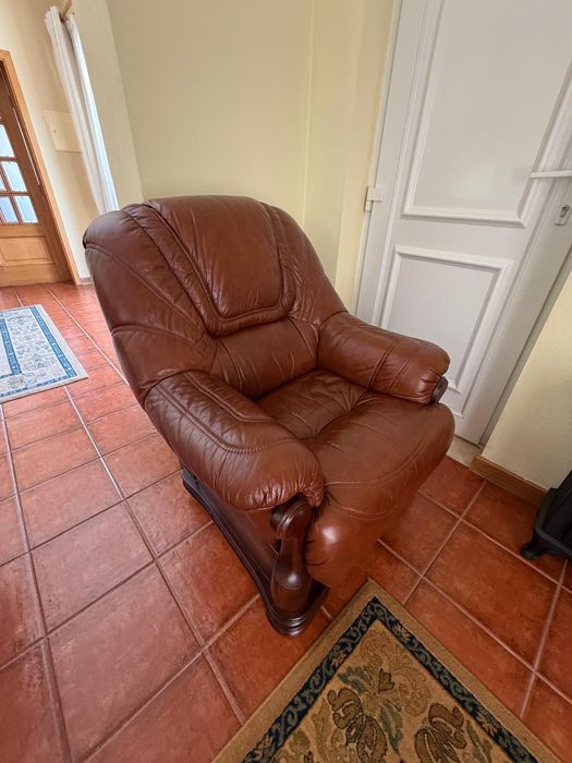 Conjunto de sofá e poltronas