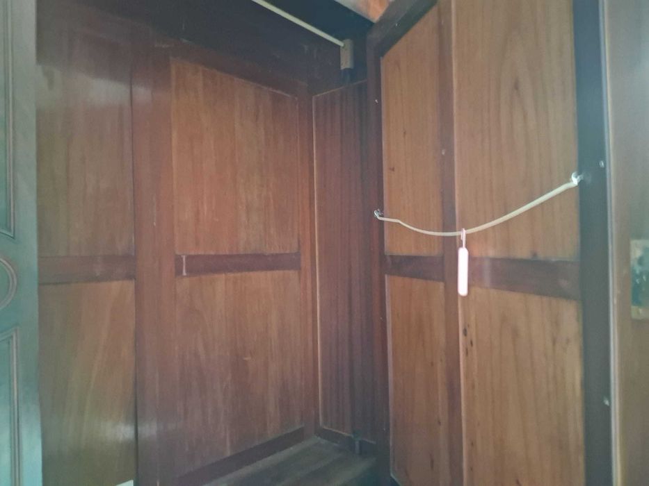 Roupeiro madeira maciça centenário