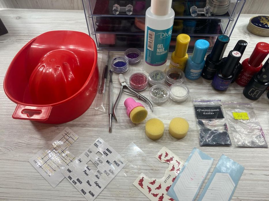 Продам все для манікюру.