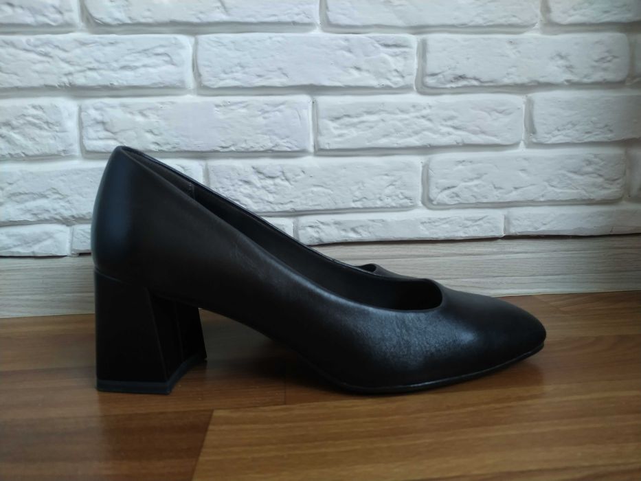 Фірмові шкіряні туфлі Tamaris