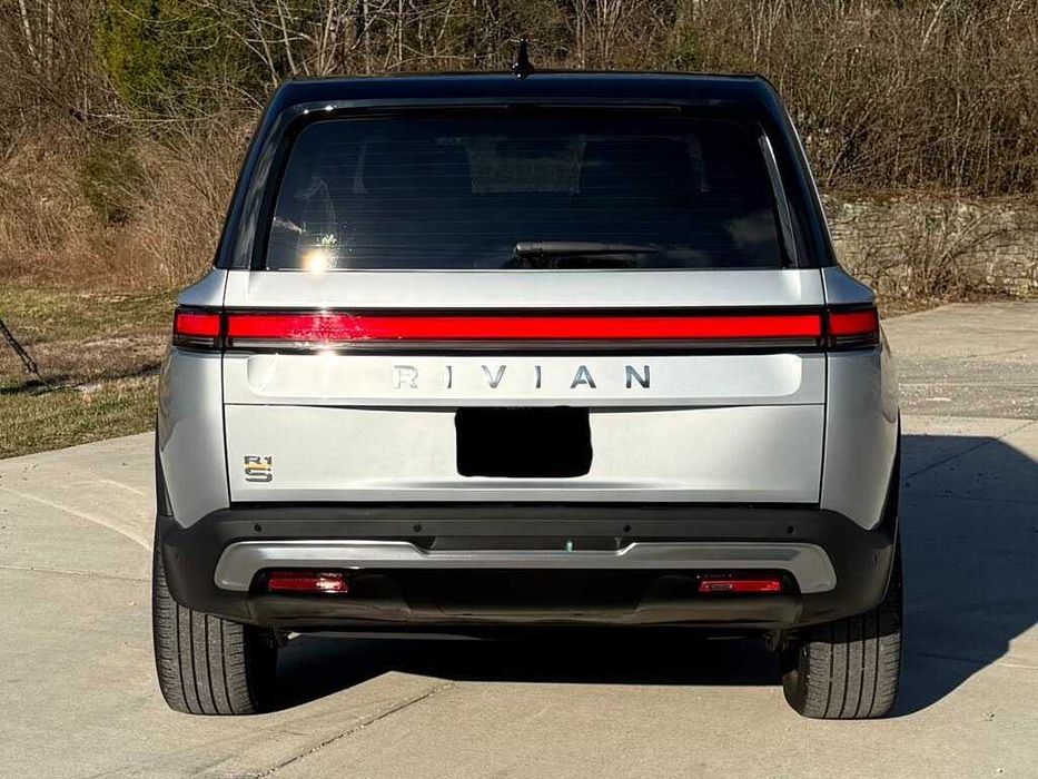 Rivian R1S EV 2023