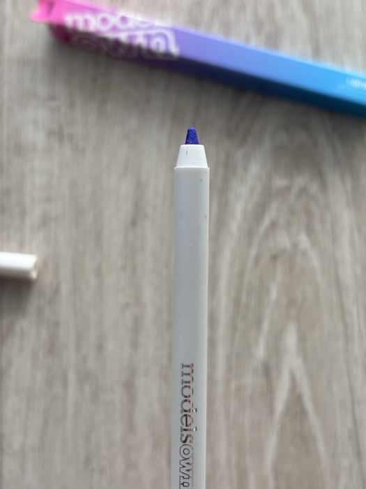 Fioletowa kredka do oczu