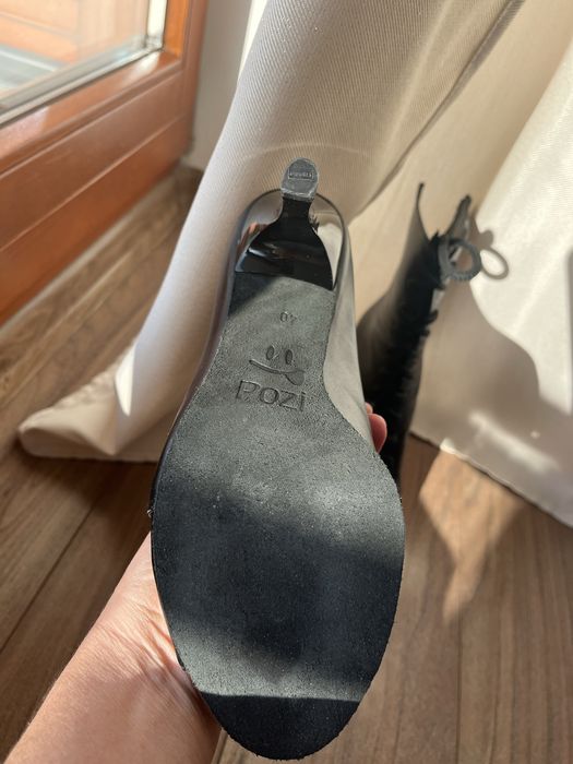 Skórzane botki na wysokim obcasie – rozmiar 40