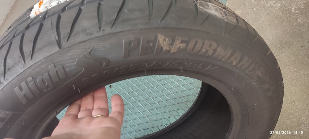 Pneu novo 225/55-16