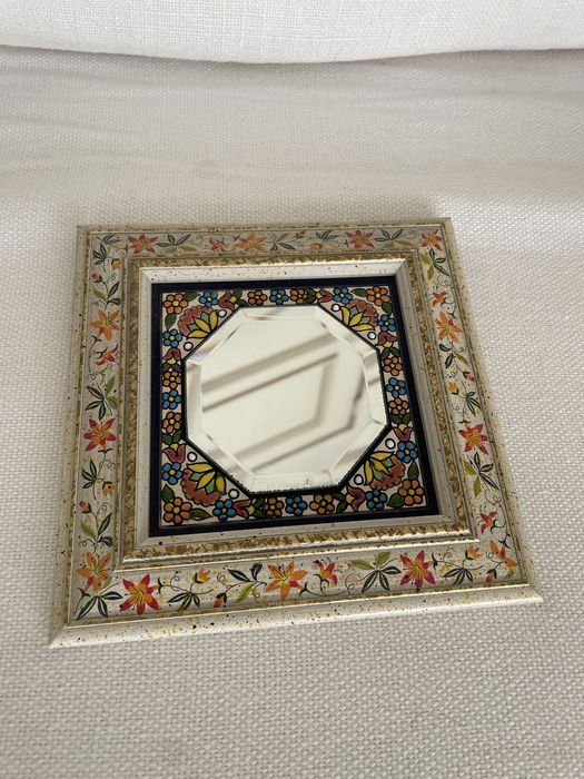 Moldura pequena com espelho