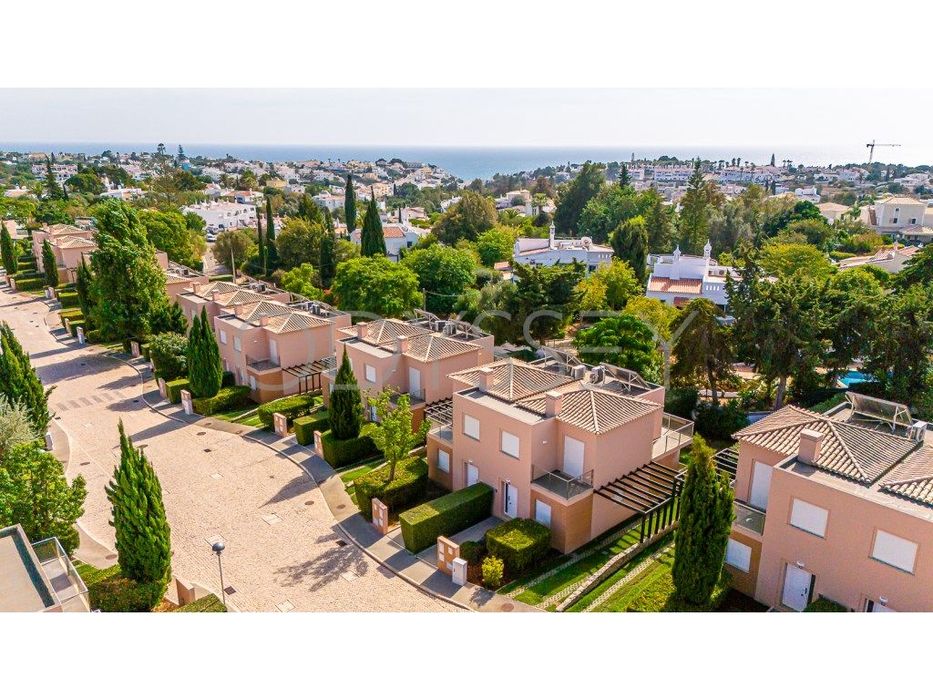 Moradia Geminada T2+1 Moderna com Elevado Potencial de Arrendamento...