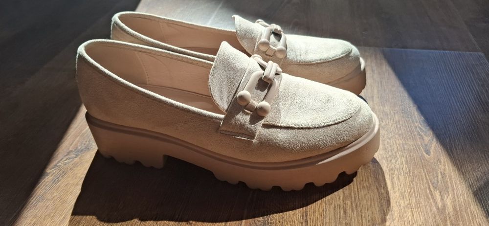 Mokasyny beżowe zamszowe 39