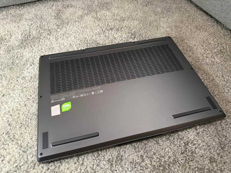 Lenovo Legion Slim 7 Gen 8 Portátil Gaming 240 Hz