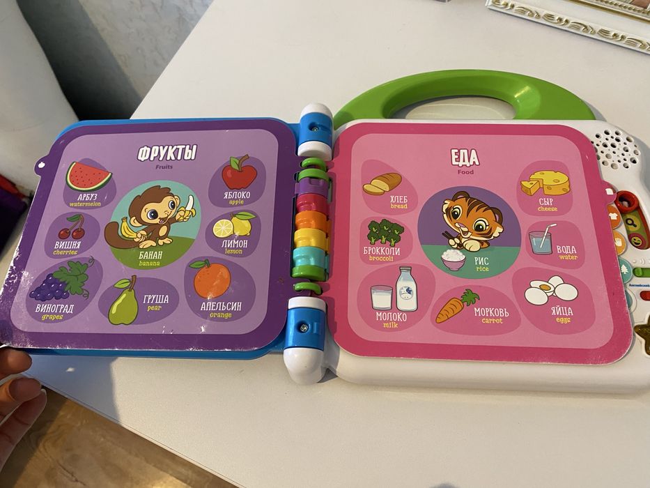 Музична інтерактивна книга  VTech Англо-російський словничок 100 слів