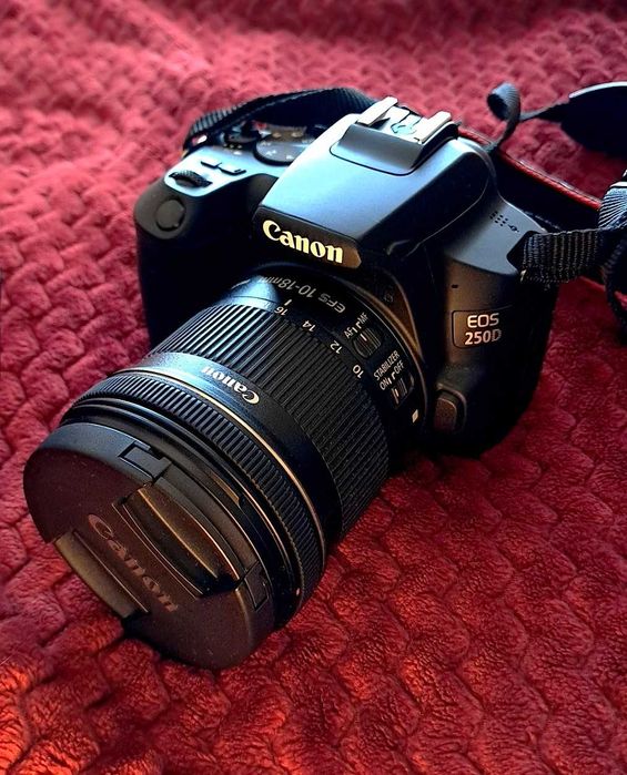 Canon EOS 250D + Objetiva (18-55mm)