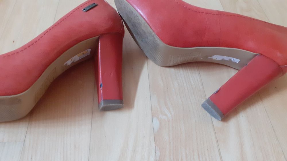 Buty letnie na słupku rozm.38