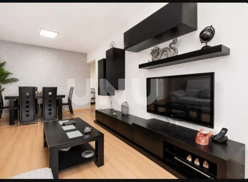 Moveis cor preta ( móvel parede + mesa centro)