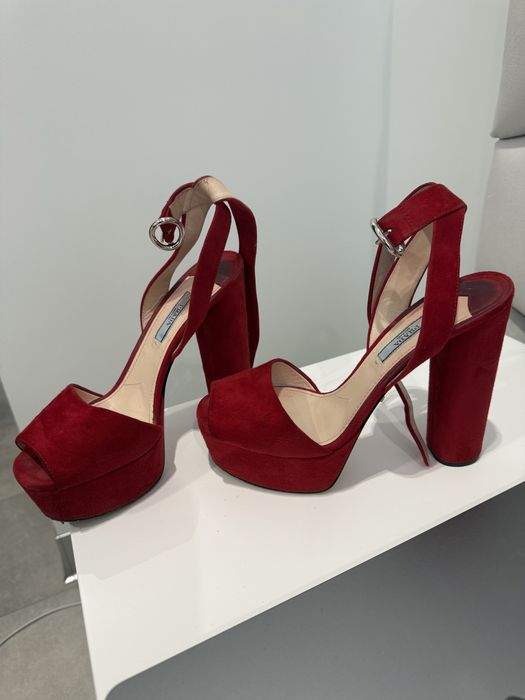 Босоніжки Prada 37р оригінал