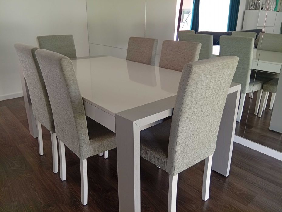 Mesa de sala com 6 cadeiras