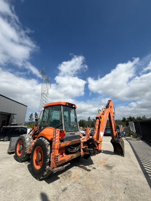 Retroescavadora Hitachi FB200.2