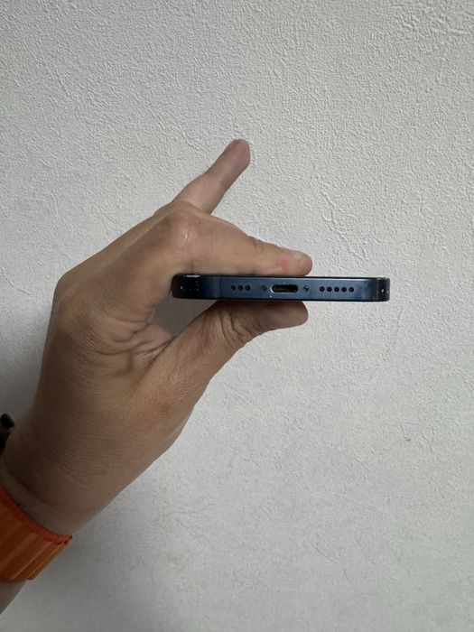 iPhone 13 128 GB Midnight (темно-синій)