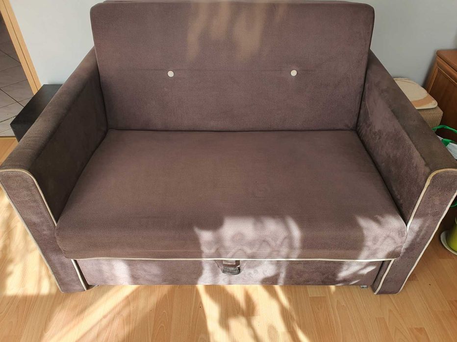 Sofa dwuosobowa rozkładana amerykanka z pojemnikiem na pościel