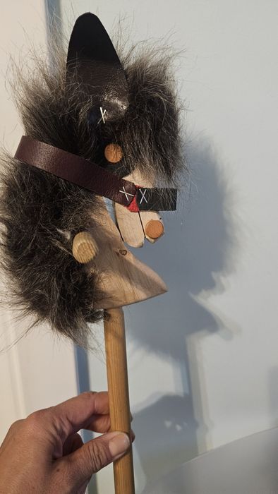 Konik zabawka na patyku