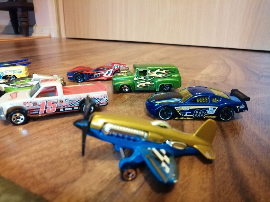 9 aut i helikopter hot wheels