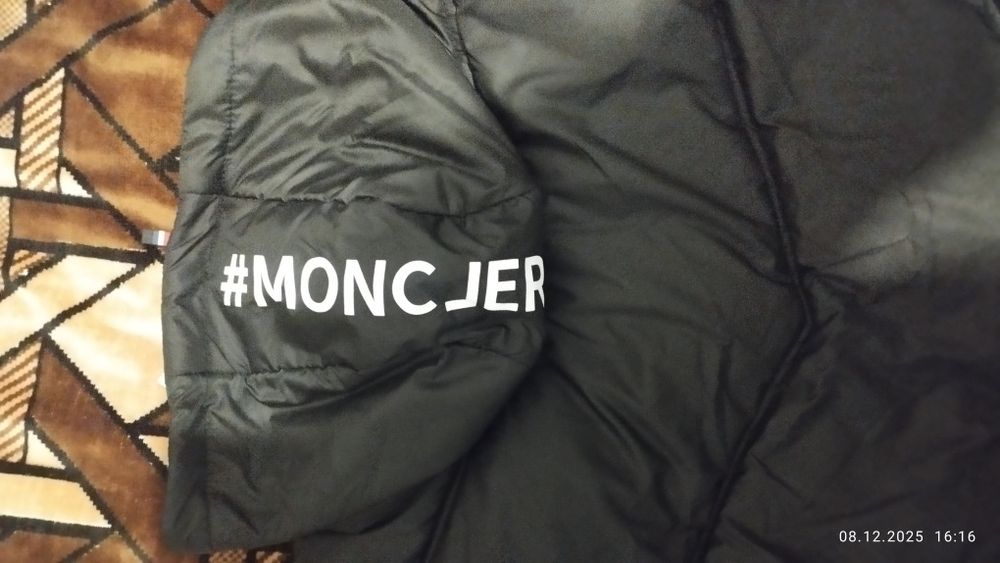 Зимова куртка Moncler розмір L