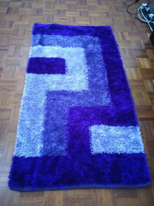 Tapete Roxo e Branco