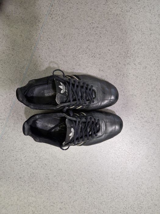 Adidas GOODYEAR tuscany pretas em pele.