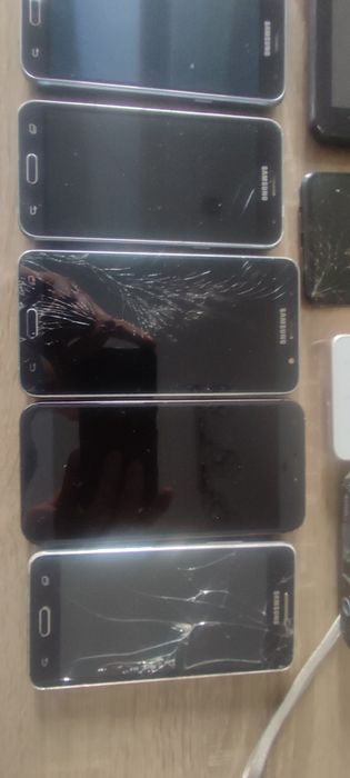 Sprzedam zestaw Smartfonow ,telefony 15 sztuk