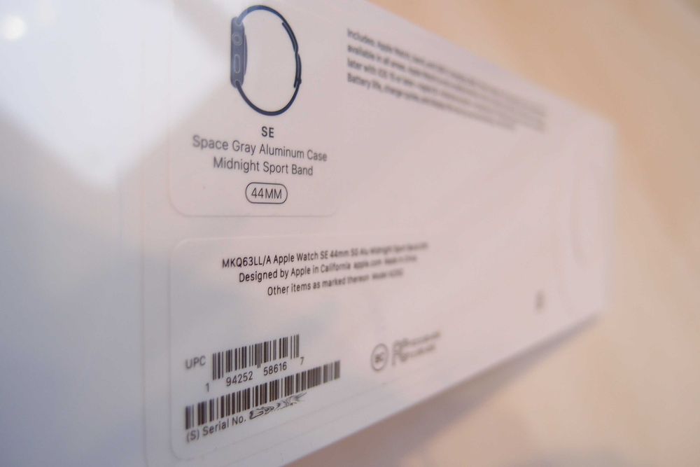 Годинник новий Apple Watch Series SE 44mm Space Grey