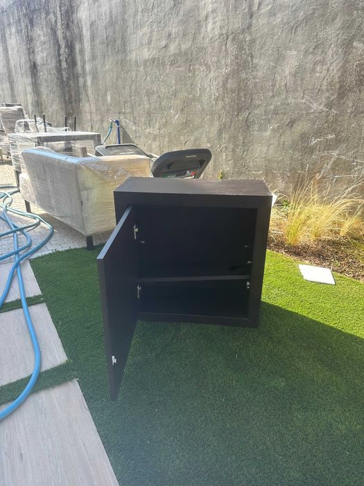 Cubo de Madeira com prateleiras para pendurar na parede