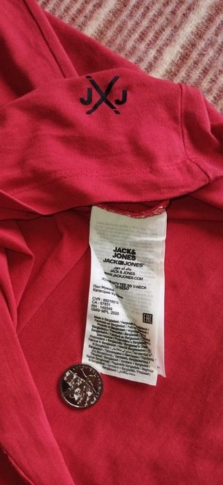 Футболка  Jack & Jones  синяя или красная (размер M )