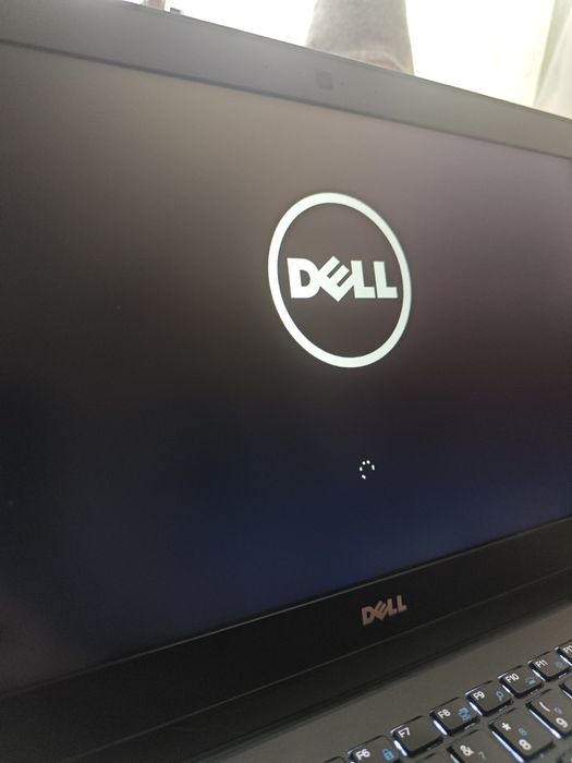 Ноутбук Dell в хорошем состоянии