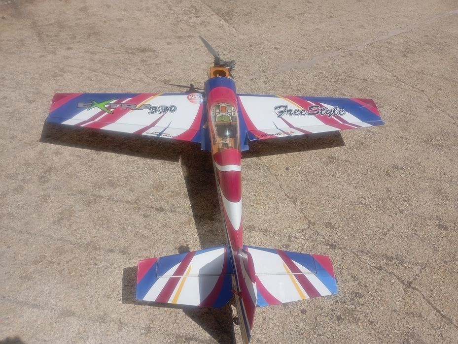 Avião RC Fiton Extra 330