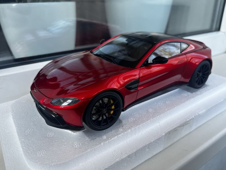 Autoart Aston Martin Vantage 1/18