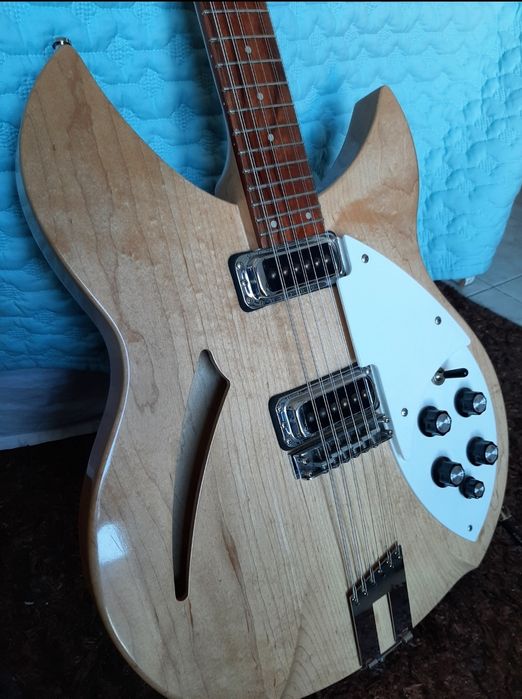 Rickenbacker 330/12