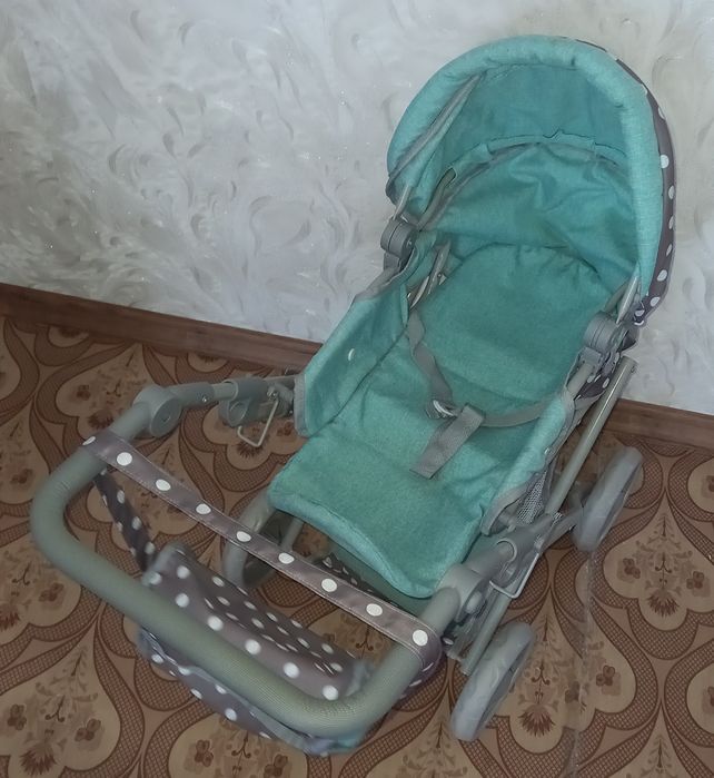 Коляска для ляльок в ідеальному стані