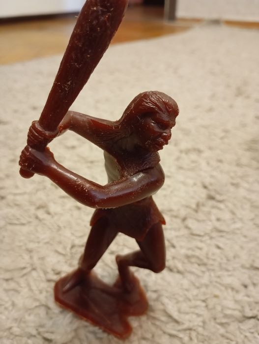 Статуэтка неандерталец